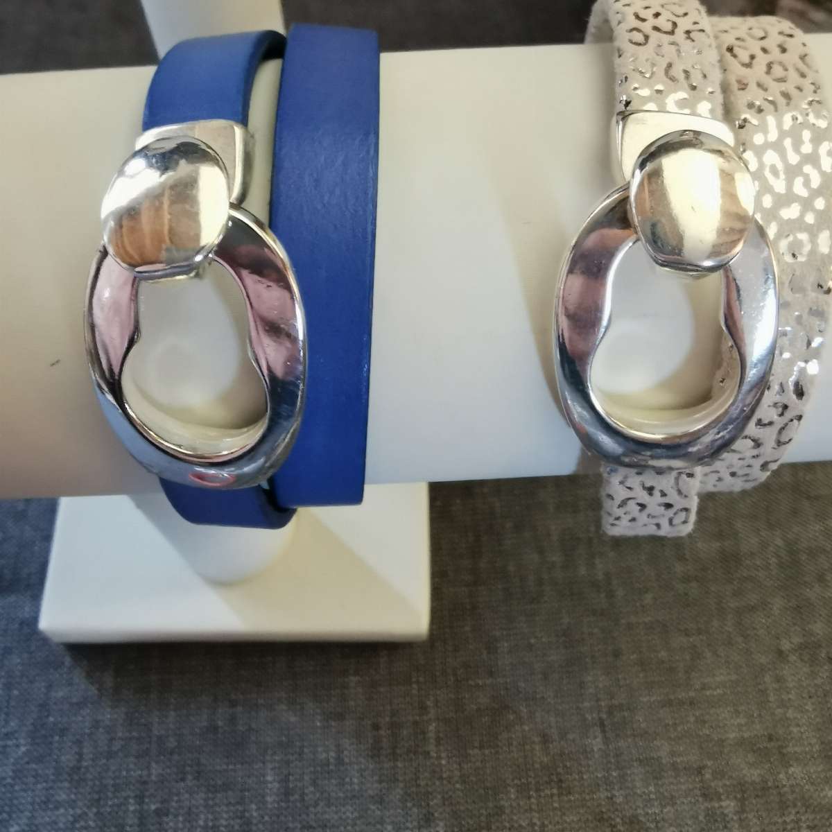 Bracelet double tour en cuir 10 mm avec boucle argentée